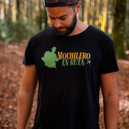 Camiseta mochilero en ruta